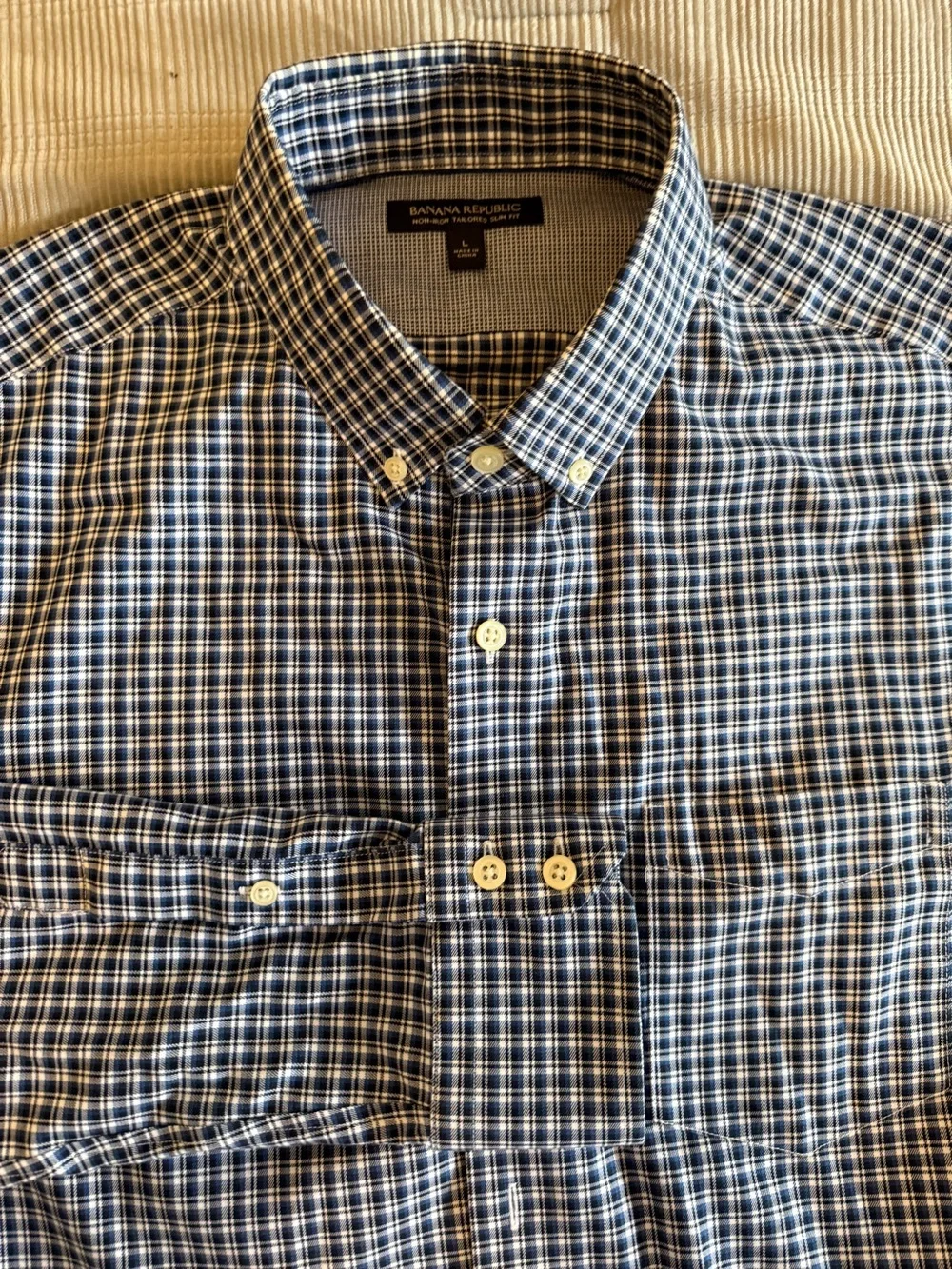 Banana Republic Men’s Non-Iron Tailored Slim Fit Plaid Shirt – Size Large